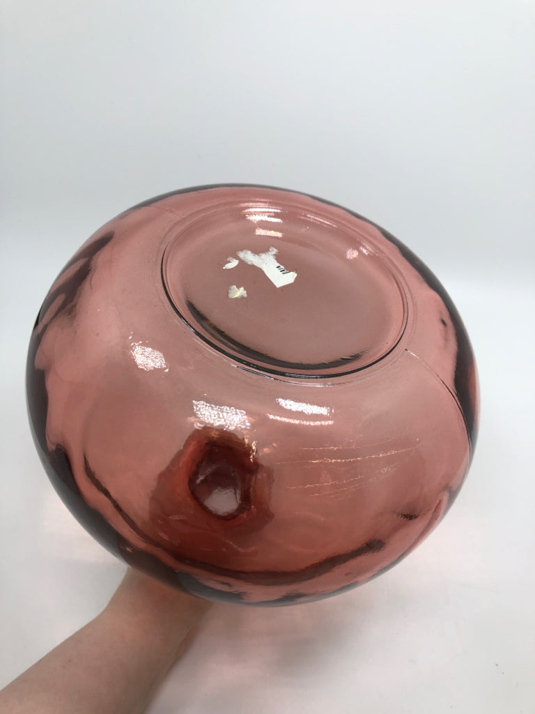 PINK BLOWN GLASS ROUND VASE.