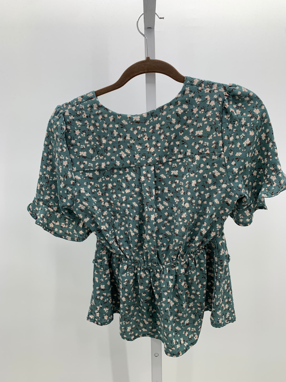 monteau Size Medium Juniors Short Sleeve Shirt
