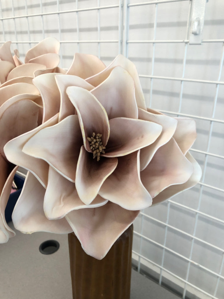 PINK FOAM FLORALS IN WOOD VASE.