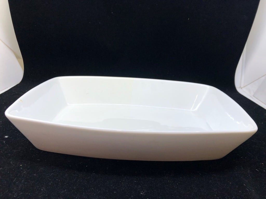 DEEP WHITE RECTANGLE CASSEROLE DISH.