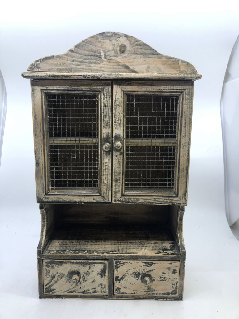SMALL CREAM DISTRESSED MINI CABINET W DRAWERS.
