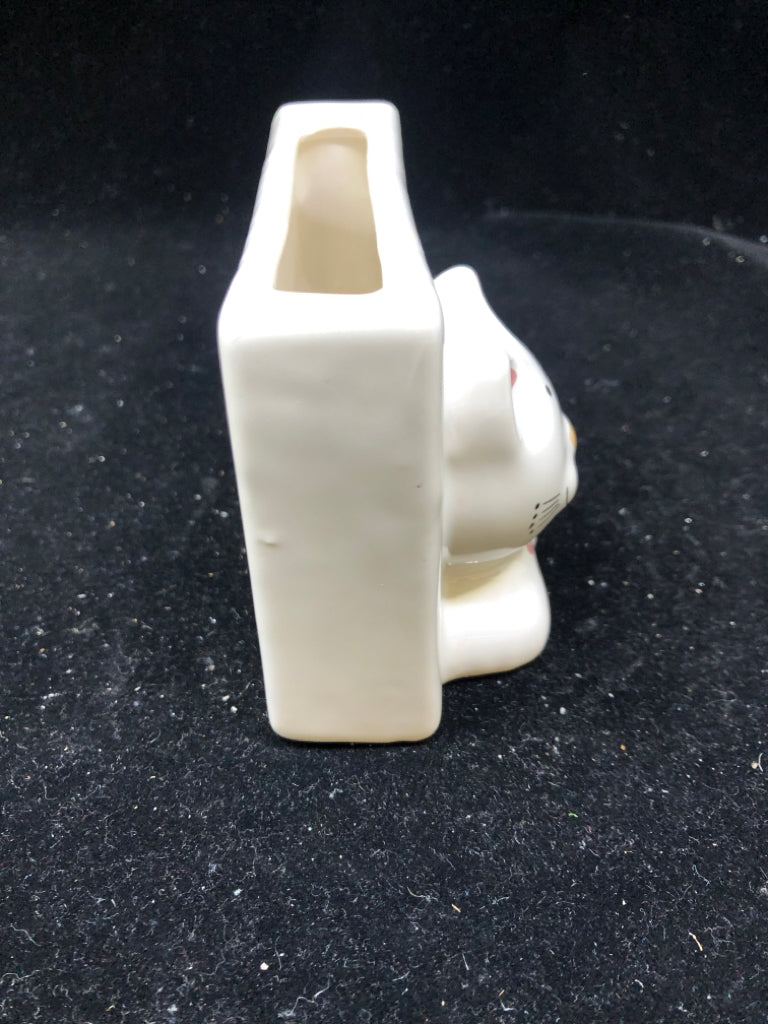 WHITE W EMBOSSED CAT SKINNY VASE.