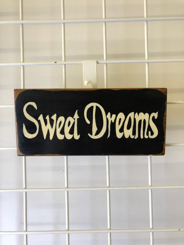 BLACK SWEET DREAMS WALL HANGING.