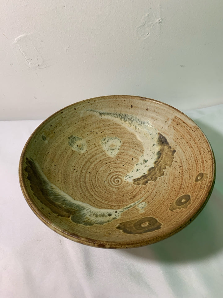 TAN HANDMADE ABSTRACT PATTERN SERVING BOWL.
