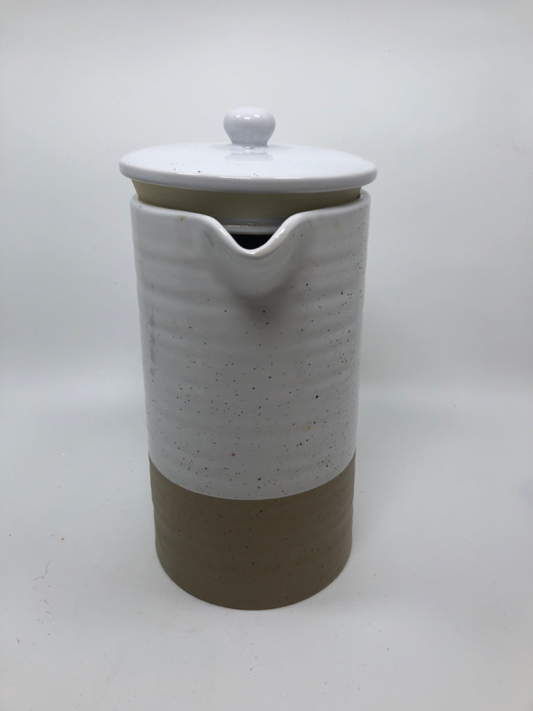 CREAM/TAN SPECKLED PITCHER W/LID.
