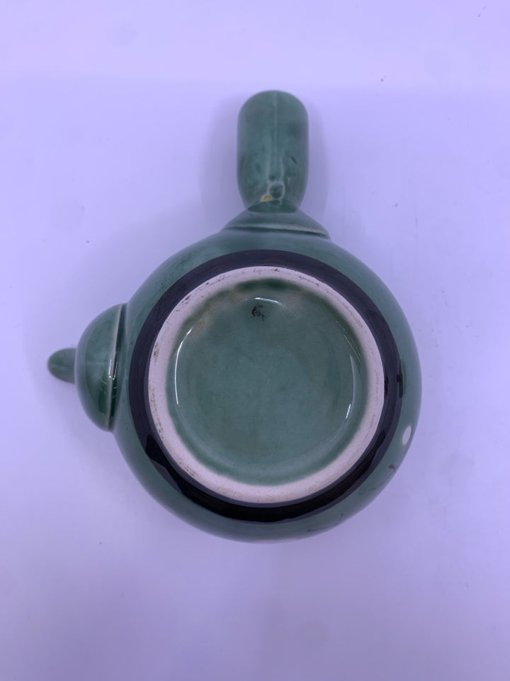 VTG GREEN TEAPOT WITH SIDE HANDLE.