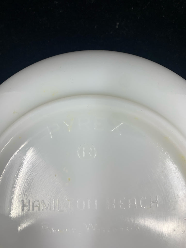 VTG PYREX HAMILTON BEACH WHITE GLASS MIXING BOWL.