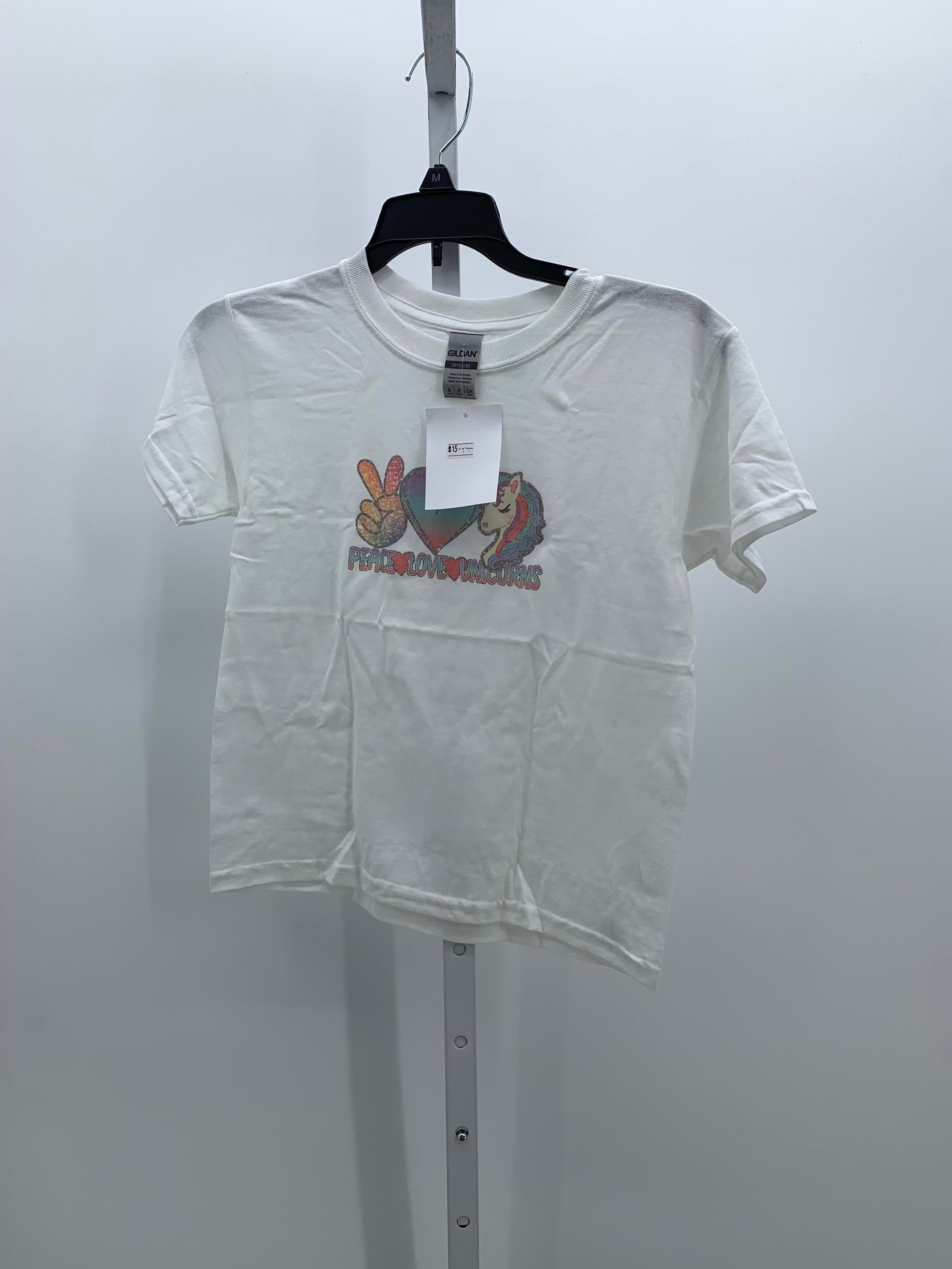 Gildan Size 6-8 Girls Short Sleeve Shirt