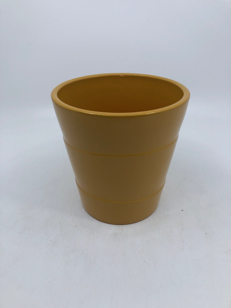 MUSTARD YELLOW PLANTER W 2 STRIPES.