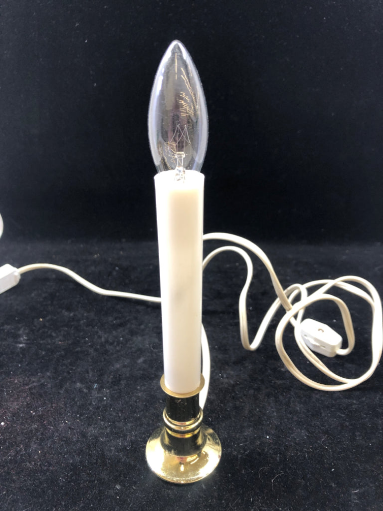 WHITE PLUG IN WINDOW CANDLE.