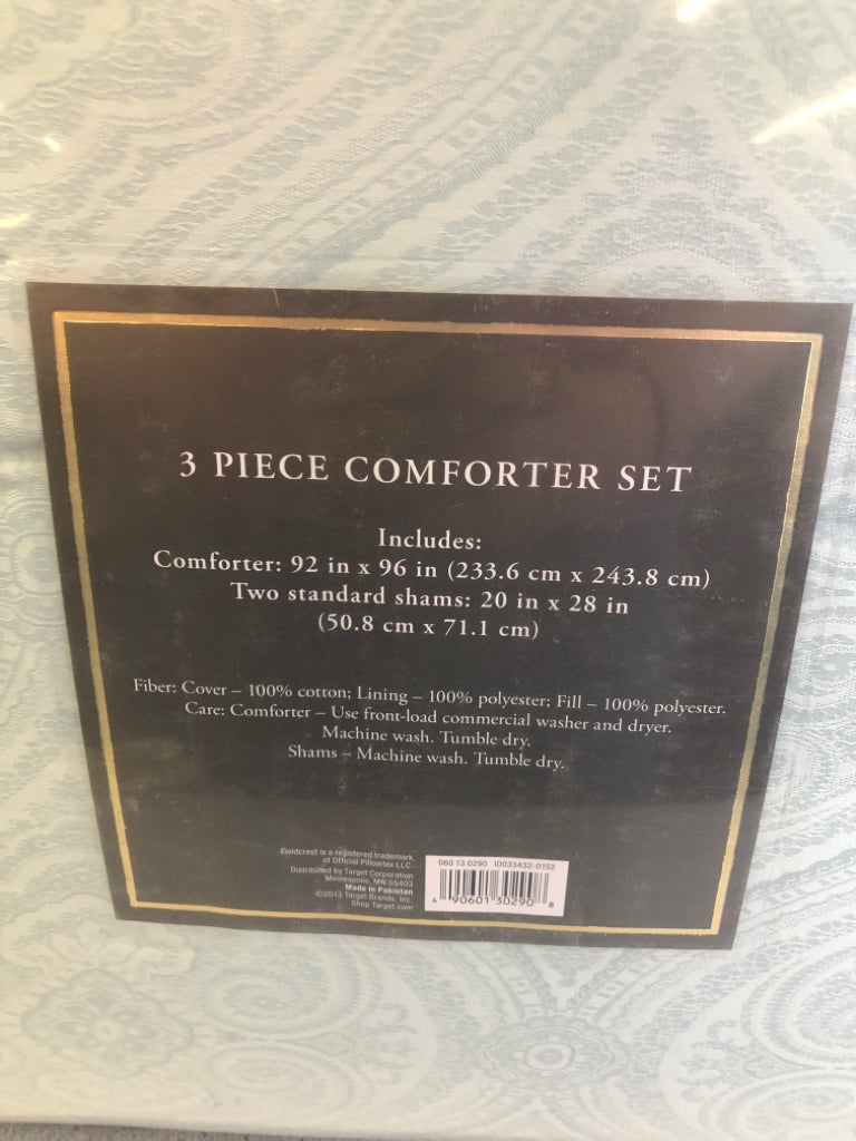 NIP 3 PC QUEEN COMFORTER SET.
