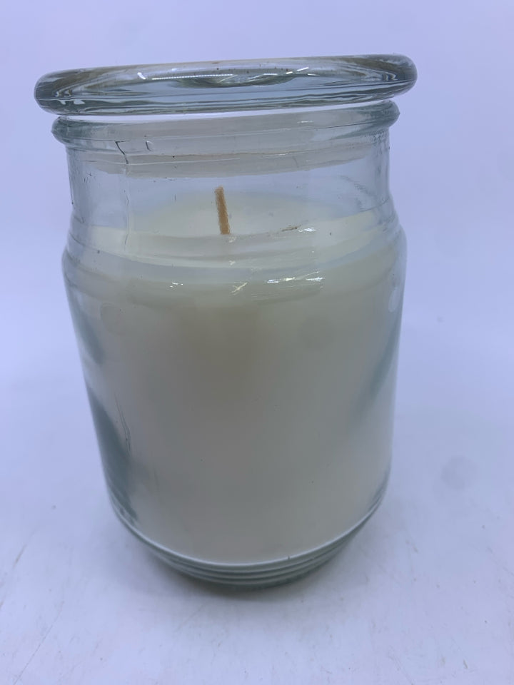 VANILLA CHAI CANDLE.