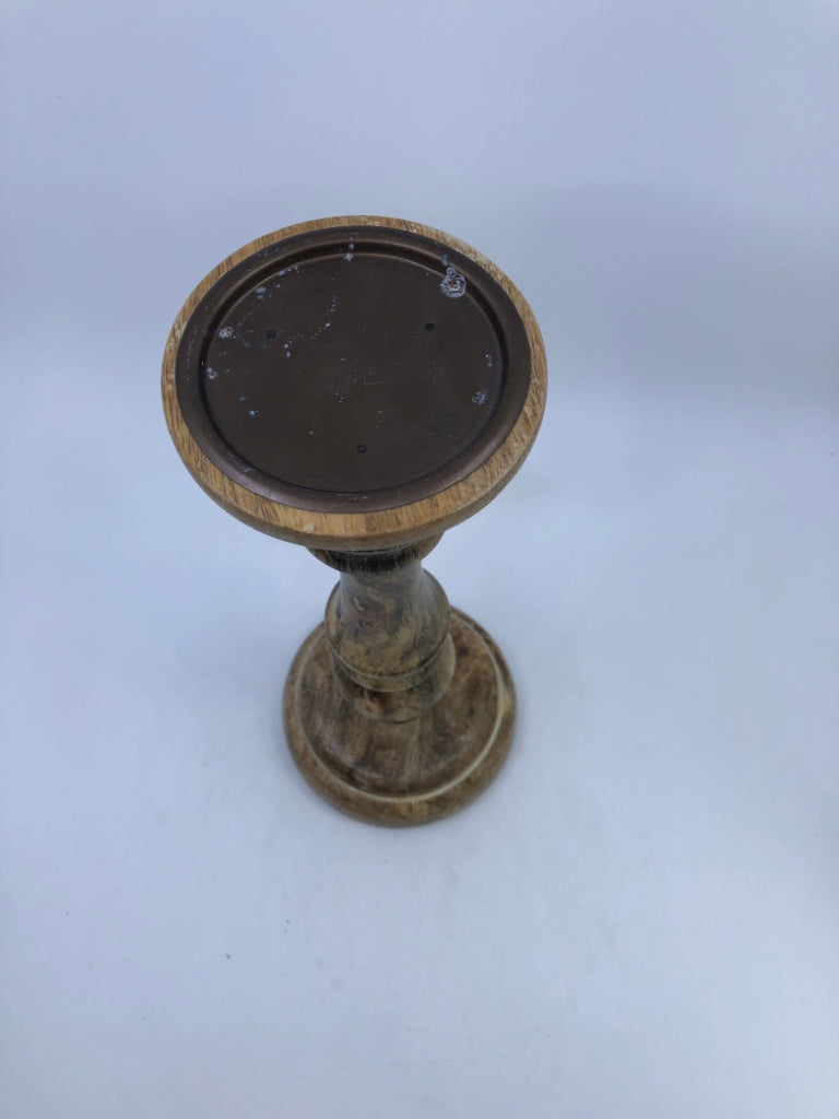 WOOD PILLAR CANDLE HOLDER WHITE WASHED.