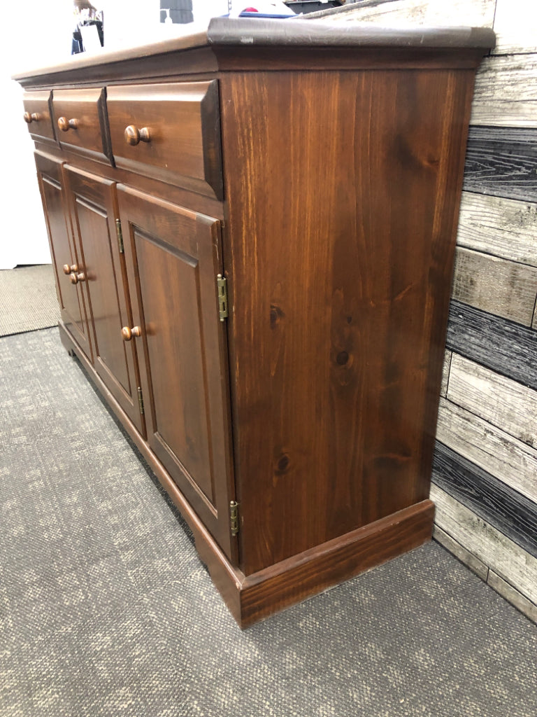 SOLID WOOD BROWN BUFFET TABLE 3 DRAWERS/3 CABINETS.