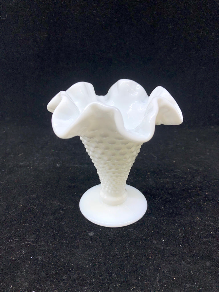 VTG SMALL RUFFLED EDGE HOBNAIL VASE W RUFFLED EDGES.