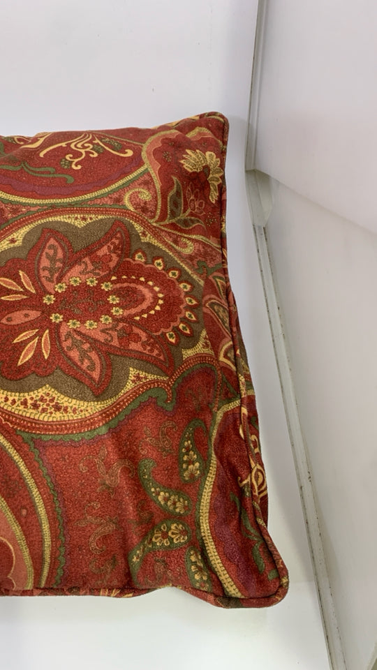 RED RECTANGLE ACCENT PILLOW W/FLORAL DESIGN.