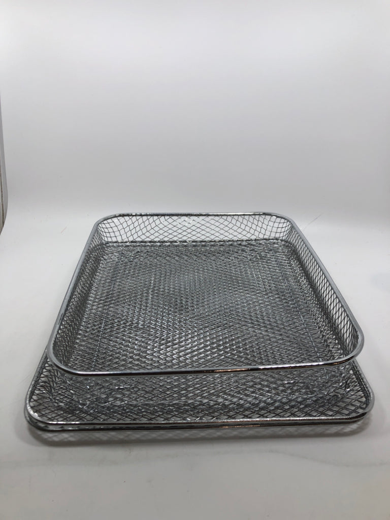 3PC METAL MESH FRYER BASKET W/TRAYS.