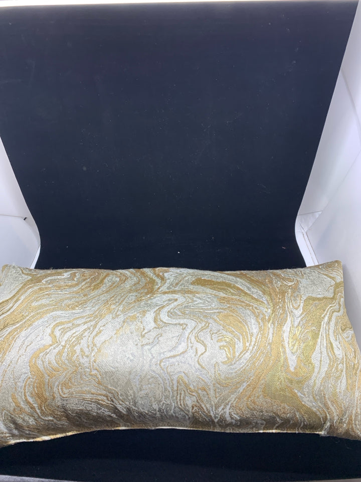 RECTANGLE GOLD MARBLE PILLOW.