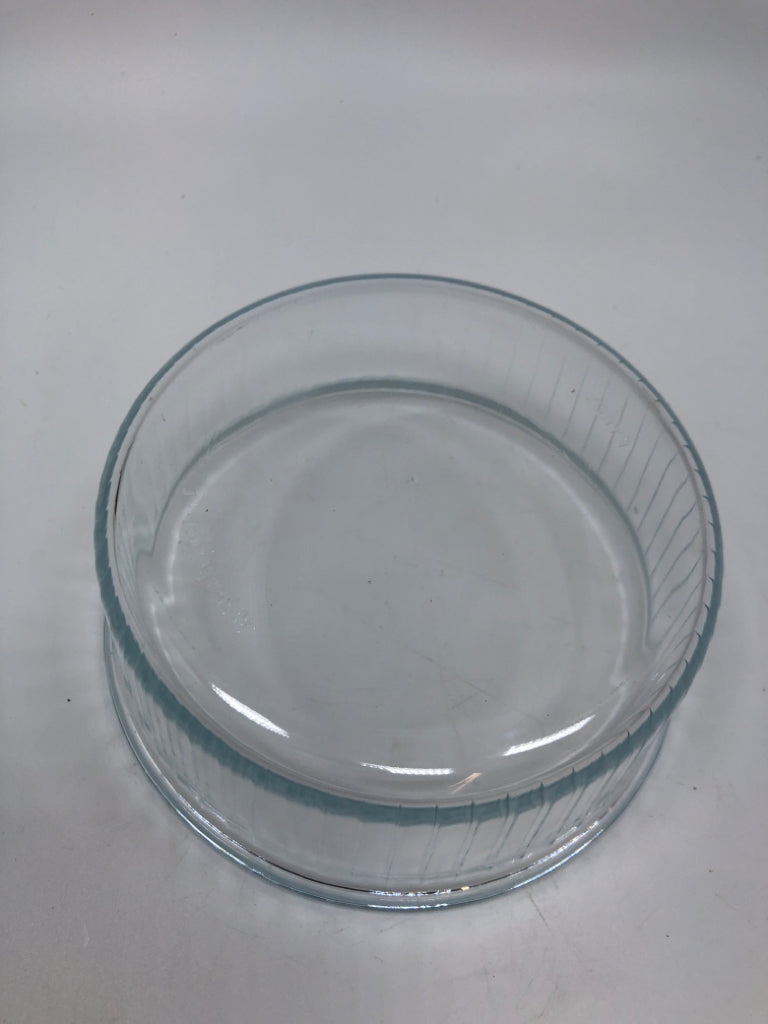 ROUND GLASS PYREX DISH.