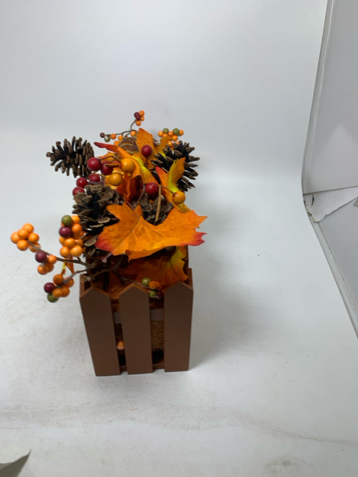 FENCE SHAPED PLANTER W/ FALL BOUQUET.