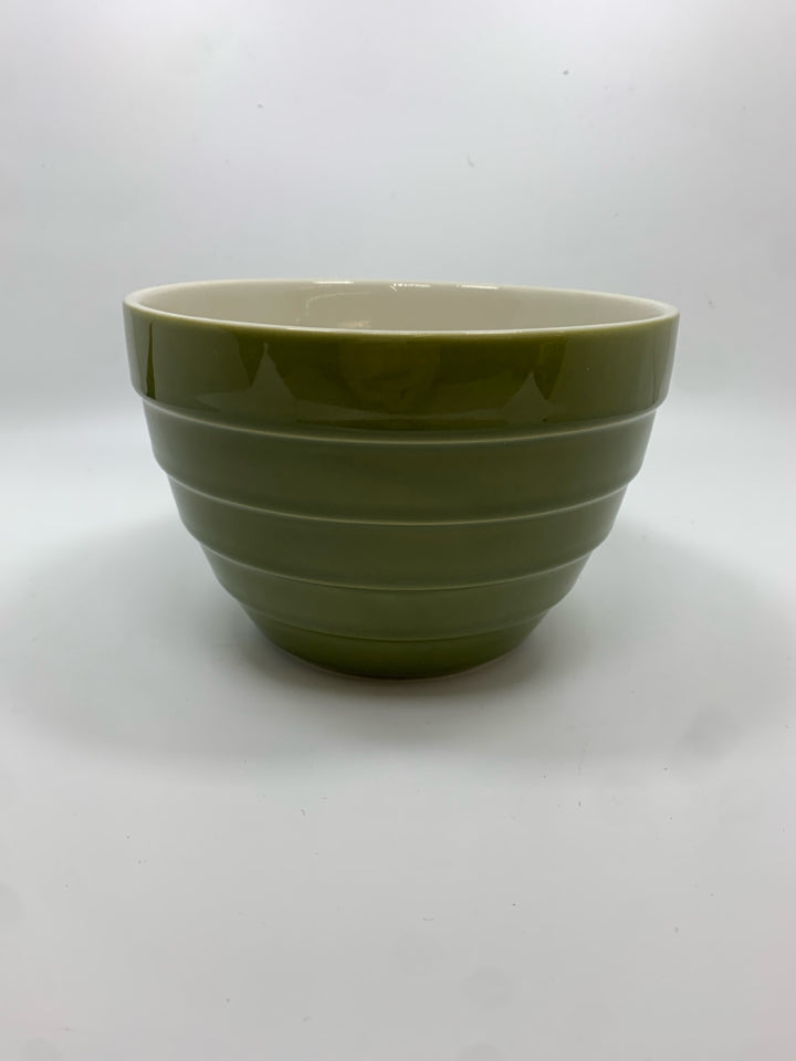 2 CERAMIC RED & GREEN RIBBED BEEHIVE NESTING BOWLS.