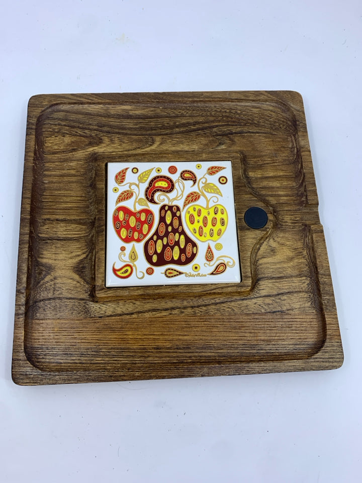 VTG CHEESE PLATE W CERAMIC FRUIT CENTER.
