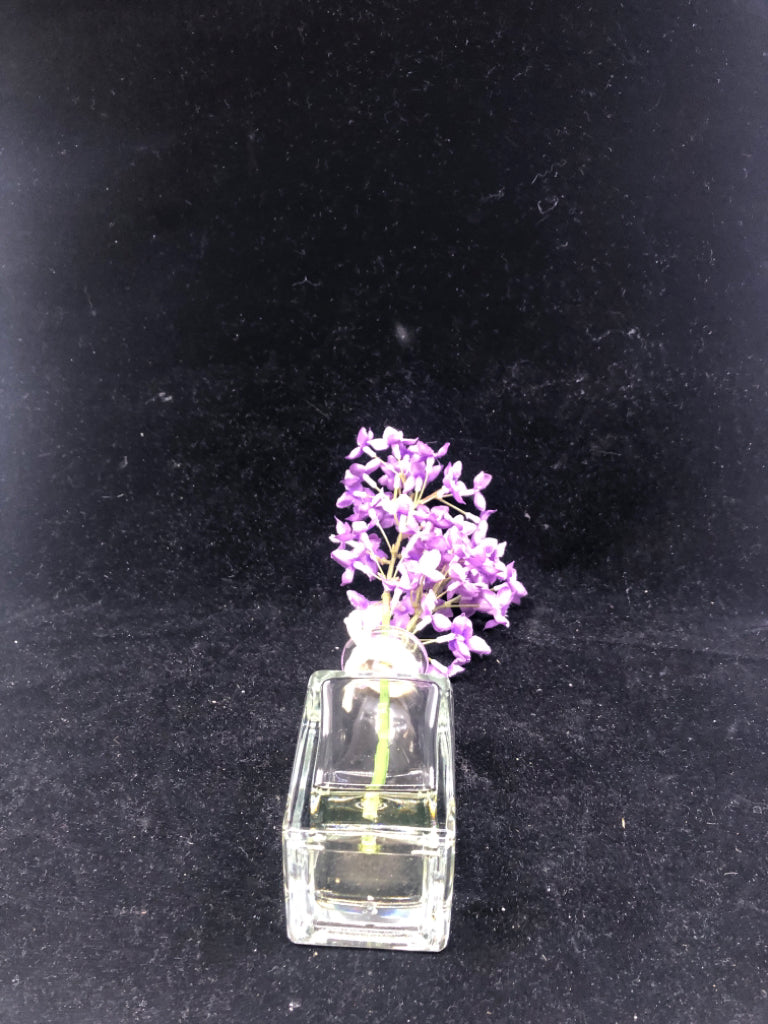 GLASS SQUARE VASE W/ FAUX WATER PURPLE FLOWERS.