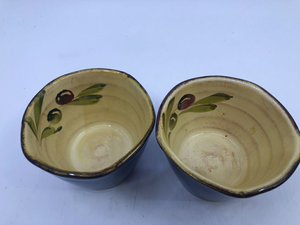 2 DARK BLUE, YELLOW AND BERRIES INSIDE MINI DISH.