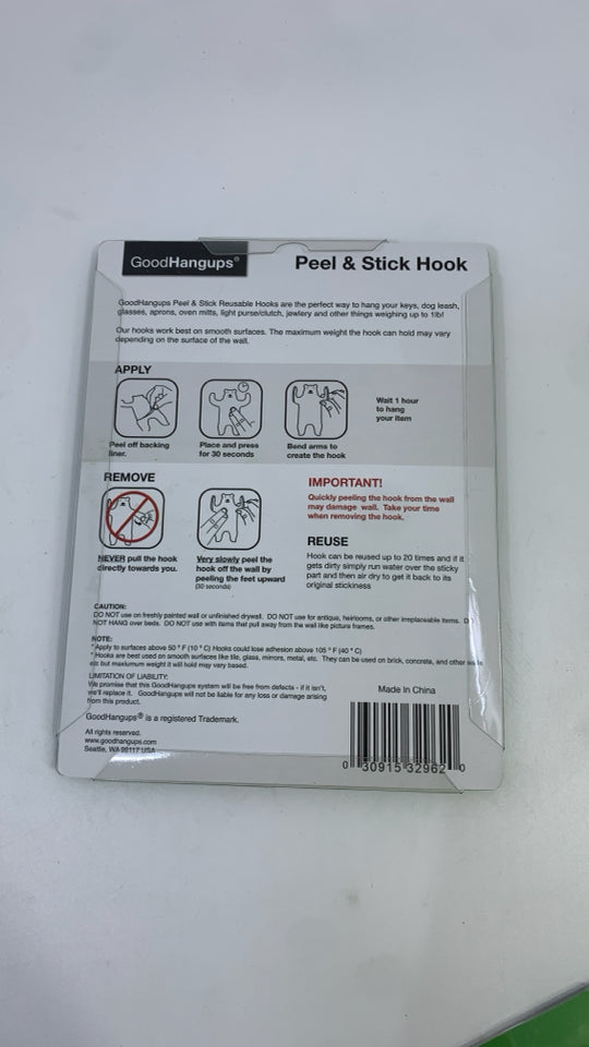 BROWN BEAR PEEL AND STICK WALL HOOK.