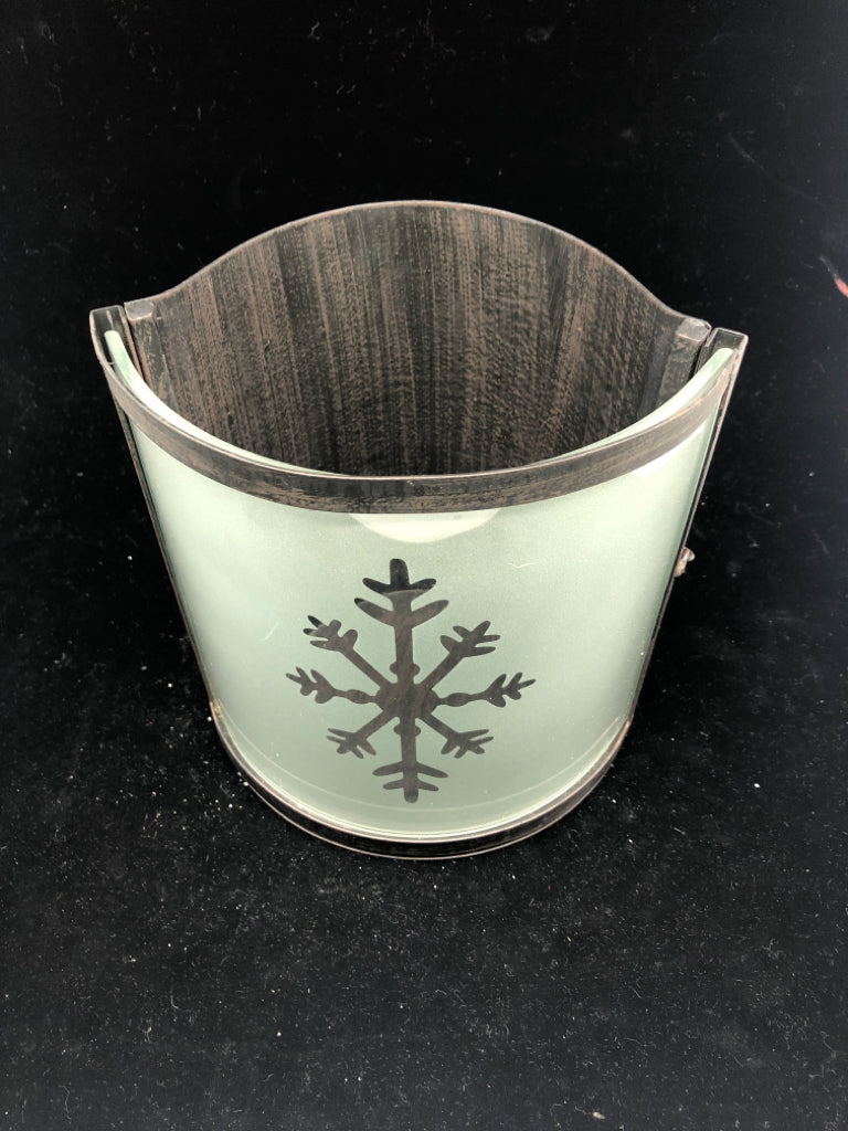 METAL W/ FROSTED GLASS SNOWFLAKE LANTERN W/ OPEN TOP.