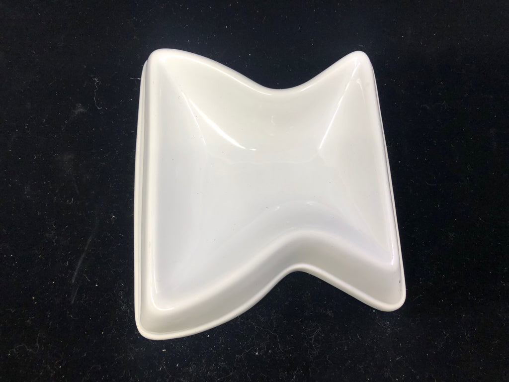 WHITE HOUR GLASS SHAPE CAT DISH.