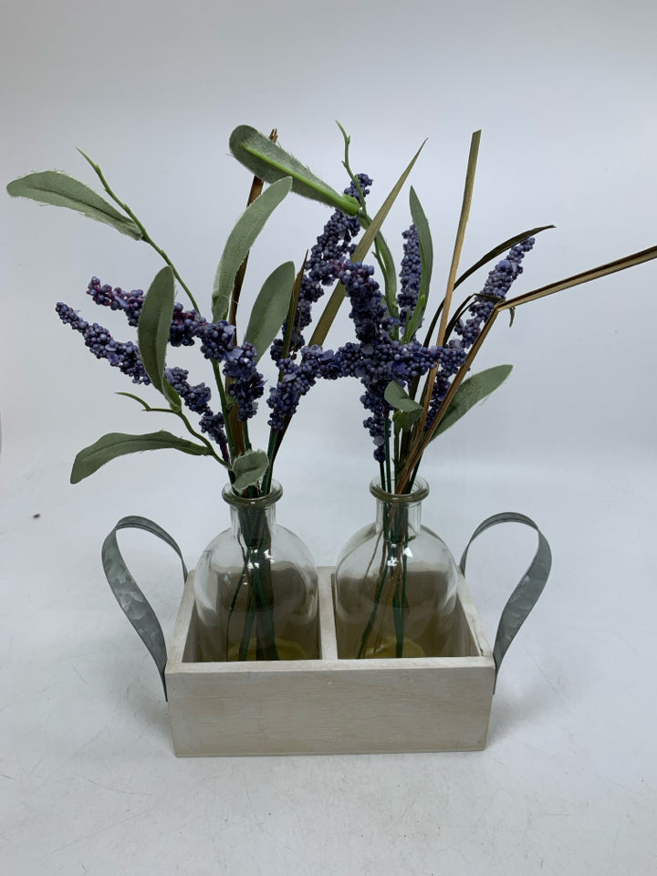 WHITE TRAY W/ 2 VASES PURPLE FAUX FLOWERS.