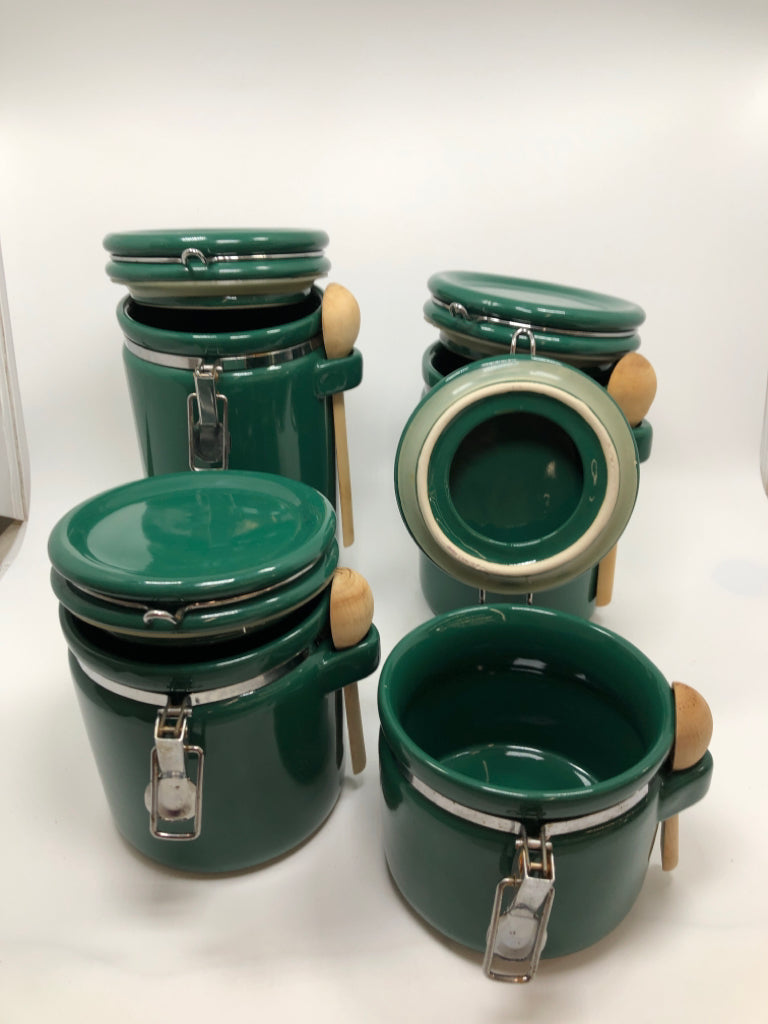 4PC GREEN CANISTERS W/LOCKING LID AND BAMBOO SPOONS.
