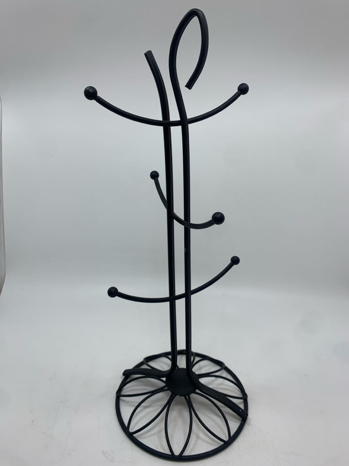 BLACK METAL MUG STAND.