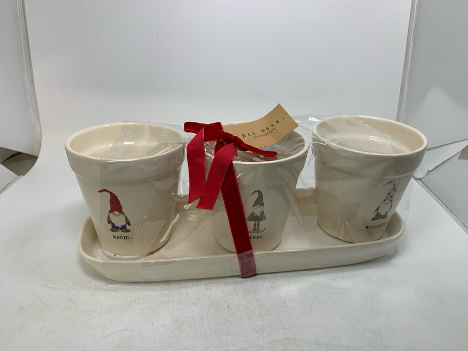 NIP RAE DUNN 4PC PLANTER SET W/ GNOMES.