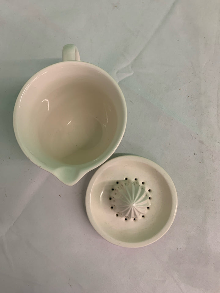 "SQUEEZE" 2PC JUICE REAMER