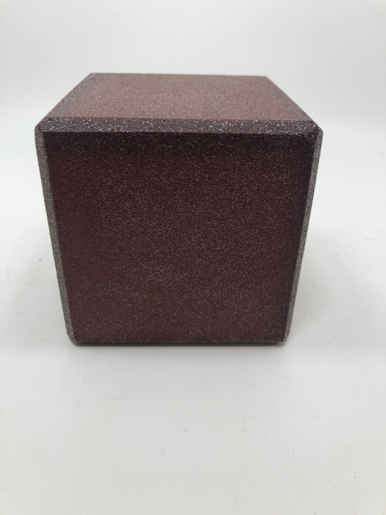HO HO HO GLITTER RED BLOCK DECOR.