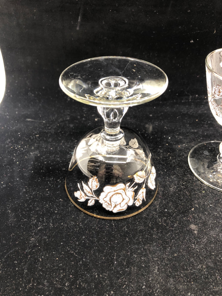 4 GOLD AND ROSE ETCHED DESSERT GLASSES.