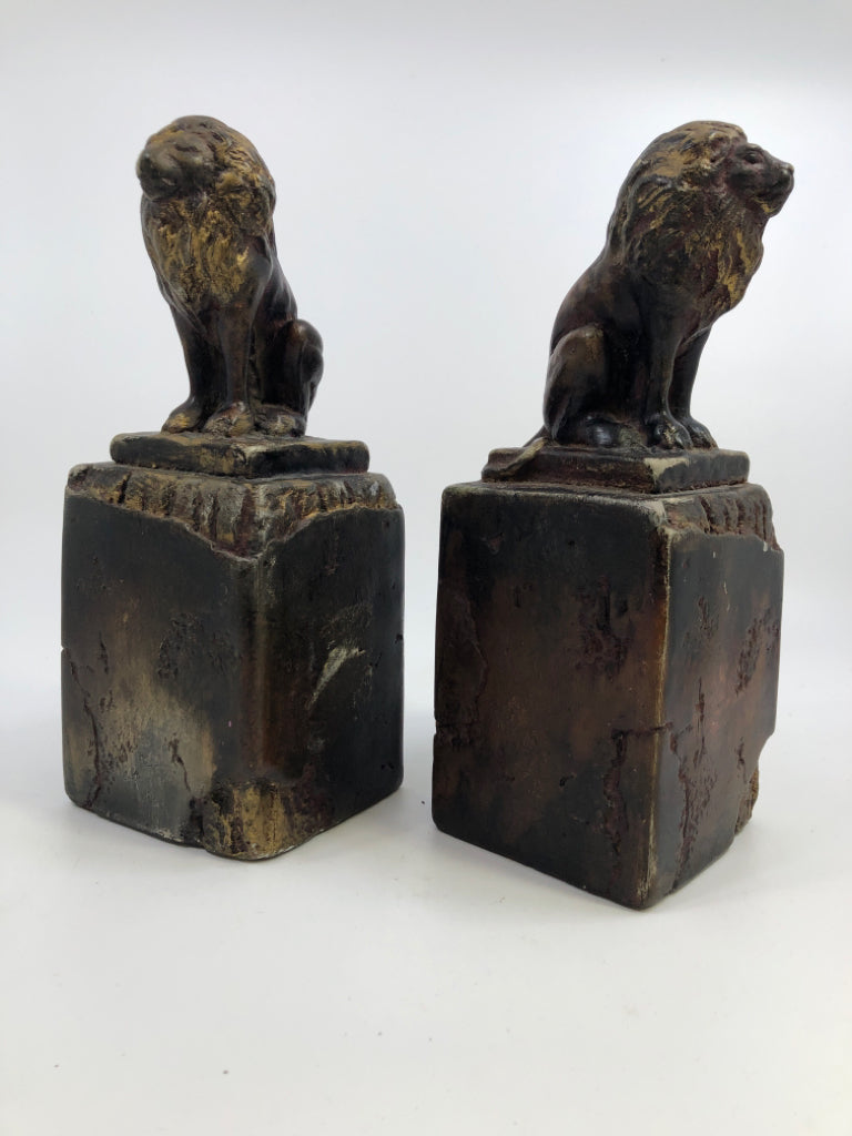 2PC VTG REPRODUCTION LION SCULPTURES ATTILA'S.