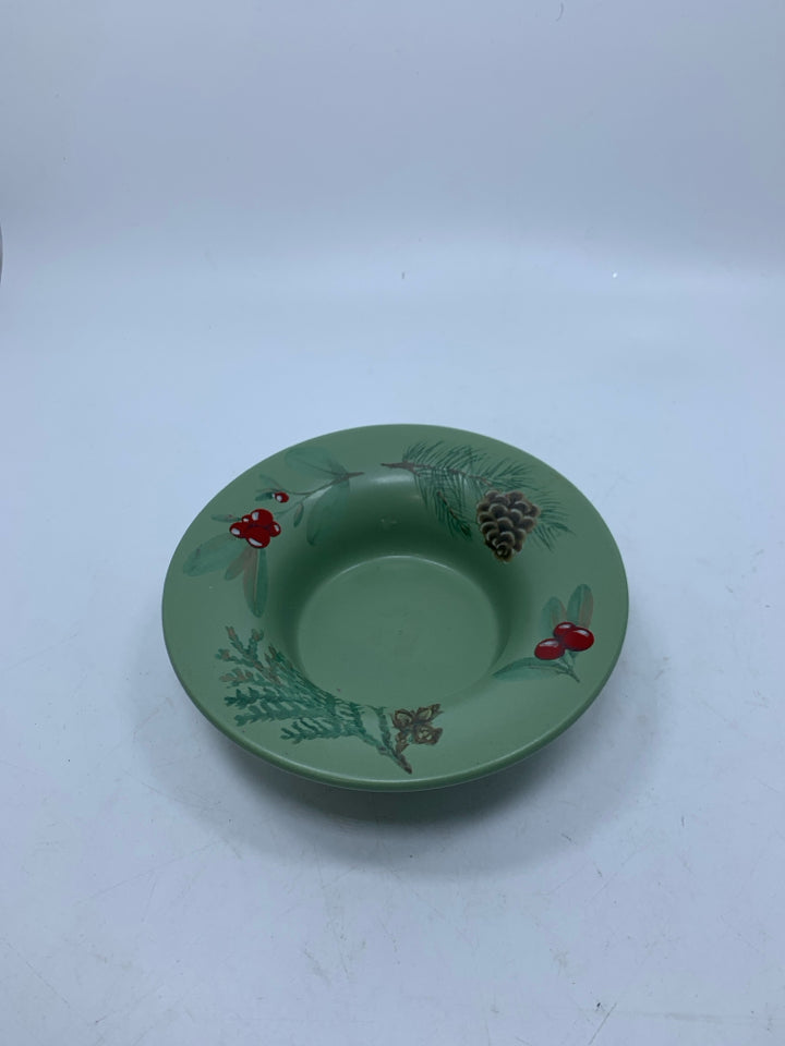 BERRIES & PINE PILLAR HOLDER.