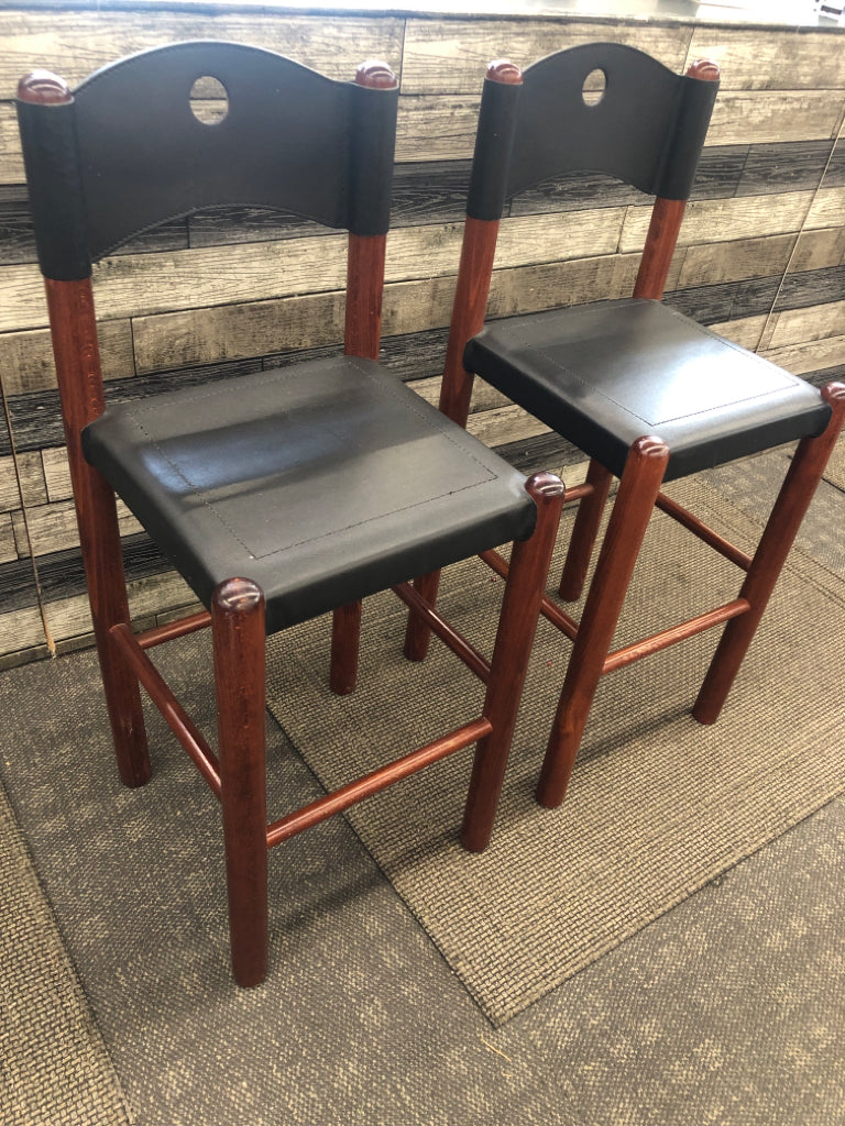 2 BAR STOOL CHAIRS WOOD W/ LEATHER.
