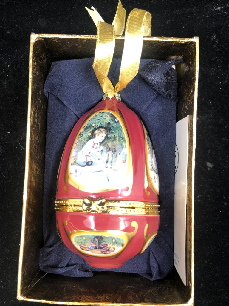 NEW MUSICAL RED EGG ORNAMENT IN GOLD BOX.