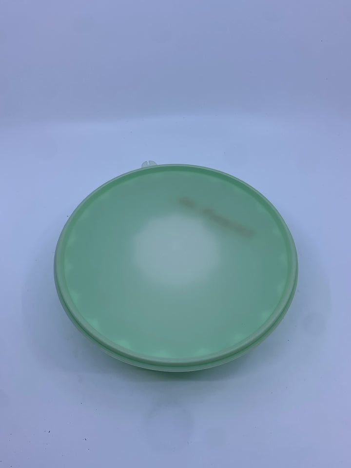 VTG GREEN TUPPERWARE JELLO MOLD.