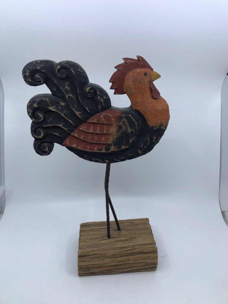 WOOD CARVED ROOSTER ON STAND.