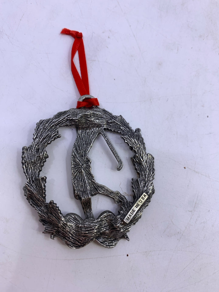 PEWTER GOLFER WREATH ORNAMENT.