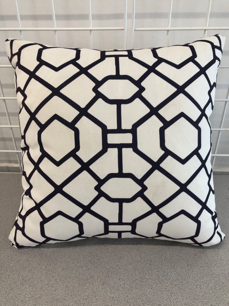 DOUBLE-SIDED PURPLE GEOMETRIC PILLOW.