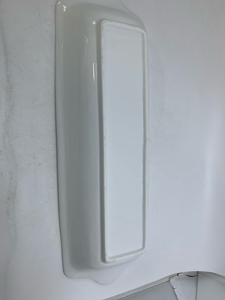 WHITE RECTANGLE HEAVY BASKET WEAVE PATTERN TRAY.