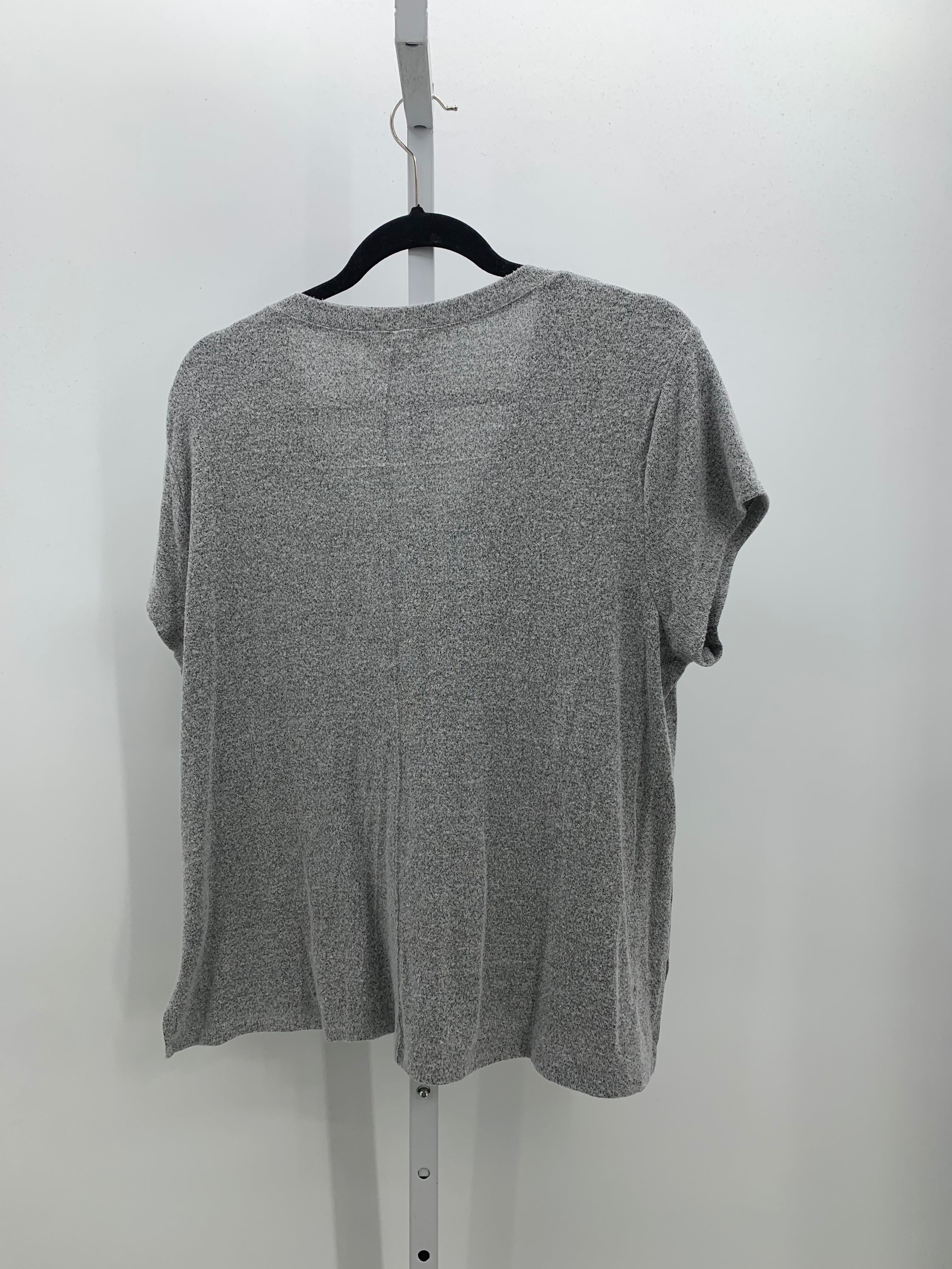 Size Large Juniors Short Sleeve Shirt