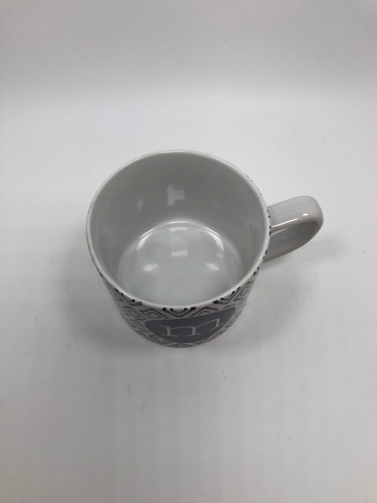BLUE DIAMOND "M" MUG.