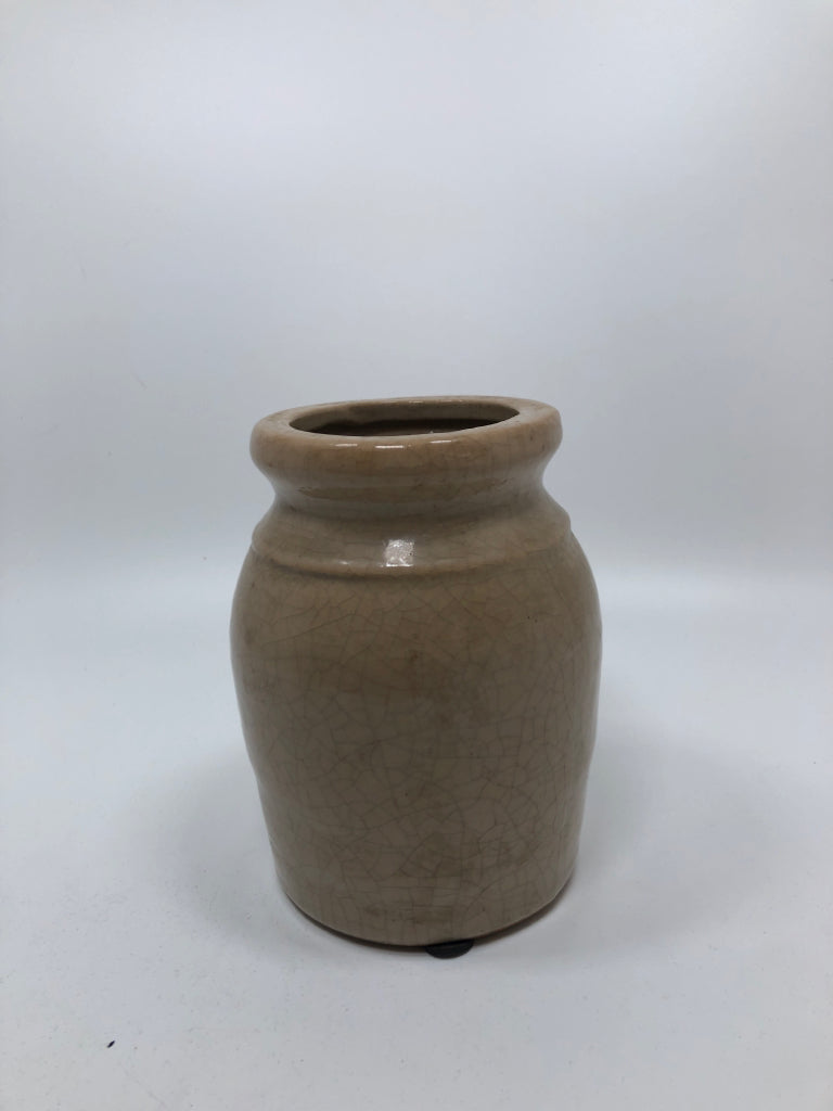 SM RED HEART STONEWARE VASE.
